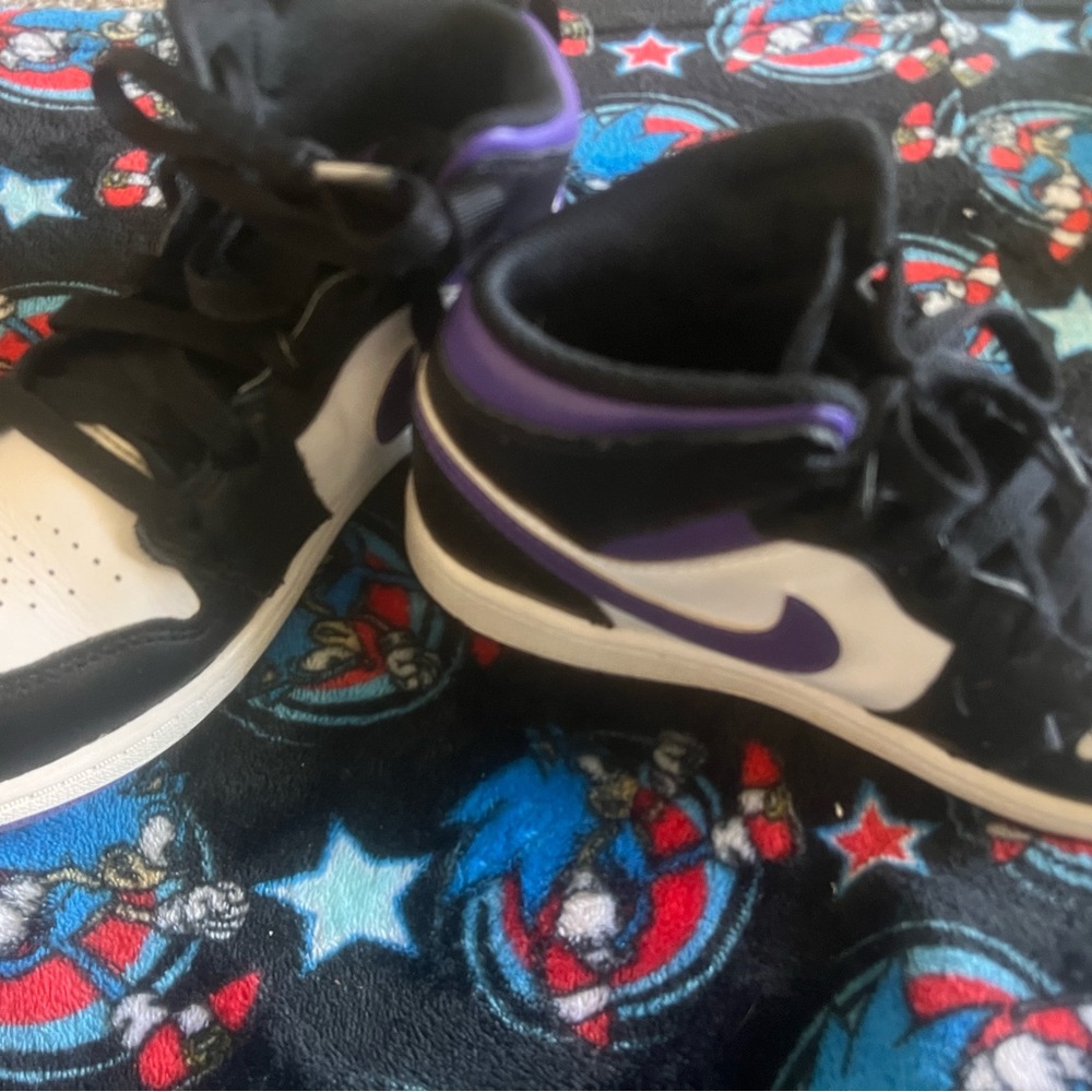 Jordan sneakers youth